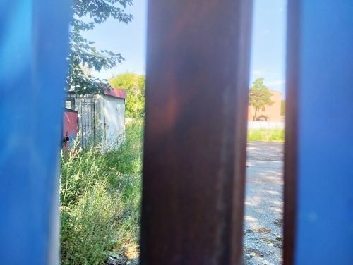 В Амурском поселке вместо снесенного кинотеатра «Сатурн» очередной забор? В Амурском поселке вместо снесенного кинотеатра «Сатурн» очередной забор?