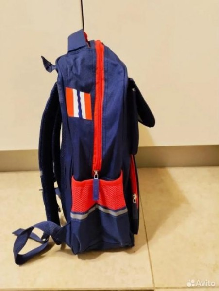 Подаренные первоклассникам в Омске рюкзаки уже «всплывают» на «Авито»