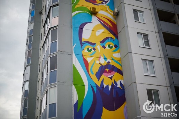 "Чудный вид на житьё-бытьё". Ещё один мурал памяти Егора Летова показался в Омске