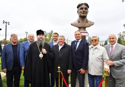 Хоценко и Шелест открыли вторую очередь Аллеи олимпийских чемпионов