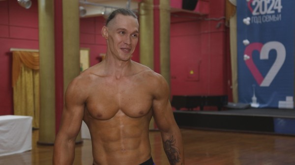 Строят железную дорогу, учатся на айтишников: чем бодибилдеры занимаются вне сцены