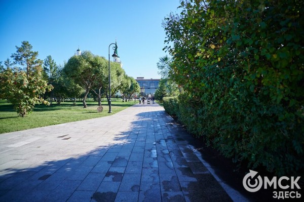 Ротонда, гранитные дорожки, глобус-гигант: в Омске доделали Городской сад Ротонда, гранитные дорожки, глобус-гигант: в Омске доделали Городской сад