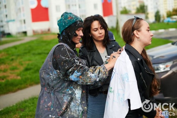 Играем с воспоминаниями и перелистываем страницы истории. Галерея под открытым небом продолжает удивлять