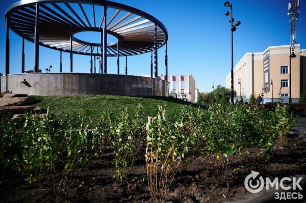 Ротонда, гранитные дорожки, глобус-гигант: в Омске доделали Городской сад Ротонда, гранитные дорожки, глобус-гигант: в Омске доделали Городской сад