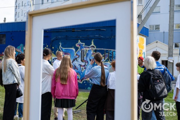 В Омске открыли галерею масштабных граффити под открытым небом