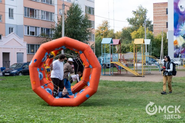 В Омске открыли галерею масштабных граффити под открытым небом