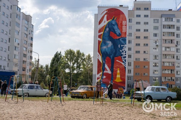 В Омске открыли галерею масштабных граффити под открытым небом