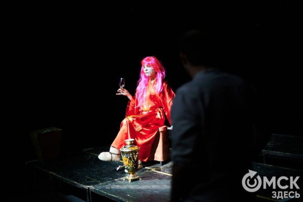 Одного маленького "хм" достаточно. О современном театре и любви к эпатажу в интервью с режиссёром московского театра