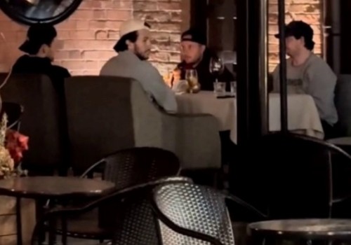 Легионеров омского «Авангарда» засняли в ресторане на Любинском