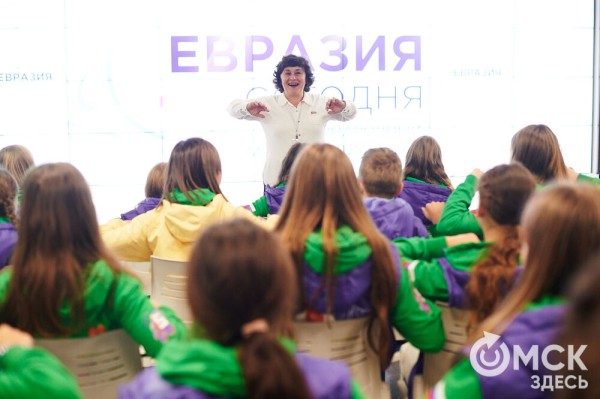 Через космодром и Байкал - в Омск и столицу. Победители "Большой перемены" путешествуют по стране