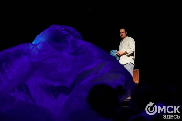 Одного маленького "хм" достаточно. О современном театре и любви к эпатажу в интервью с режиссёром московского театра