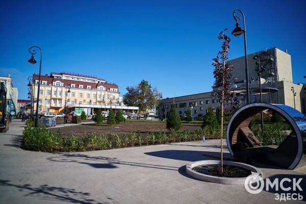 Ротонда, гранитные дорожки, глобус-гигант: в Омске доделали Городской сад Ротонда, гранитные дорожки, глобус-гигант: в Омске доделали Городской сад