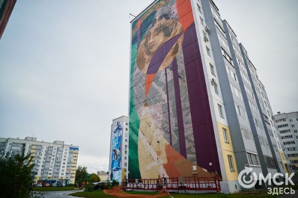 Играем с воспоминаниями и перелистываем страницы истории. Галерея под открытым небом продолжает удивлять