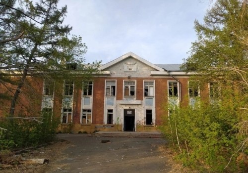 В Омске пытаются продать заброшенную школу № 163