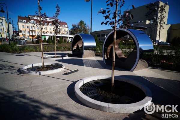 Ротонда, гранитные дорожки, глобус-гигант: в Омске доделали Городской сад Ротонда, гранитные дорожки, глобус-гигант: в Омске доделали Городской сад