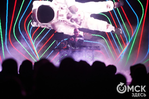 Закрытие OM FEST'а: От вдохновляющих лекций для айтишников до вечеринки с DJ-сетами Закрытие OM FEST'а: От вдохновляющих лекций для айтишников до вечеринки с DJ-сетами