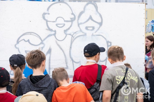 В Омске открыли галерею масштабных граффити под открытым небом