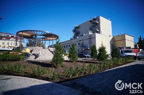 Ротонда, гранитные дорожки, глобус-гигант: в Омске доделали Городской сад Ротонда, гранитные дорожки, глобус-гигант: в Омске доделали Городской сад