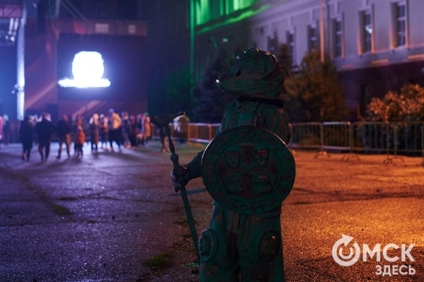 Закрытие OM FEST'а: От вдохновляющих лекций для айтишников до вечеринки с DJ-сетами Закрытие OM FEST'а: От вдохновляющих лекций для айтишников до вечеринки с DJ-сетами