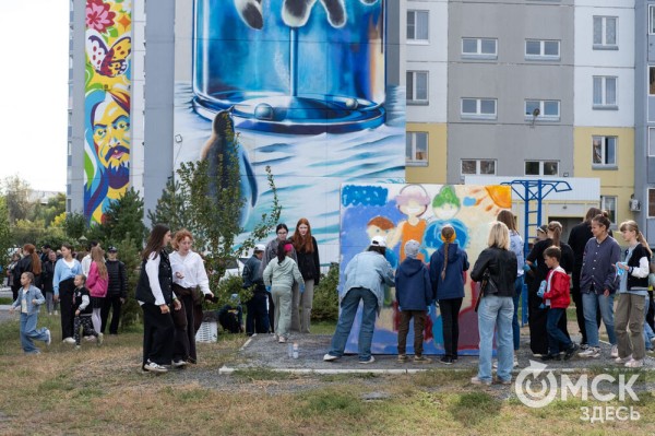 В Омске открыли галерею масштабных граффити под открытым небом