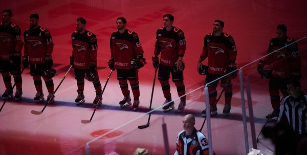 Затаившиеся "тигры", невезучие "ястребы": "Авангард" завершил домашнюю серию поражением от "Амура"