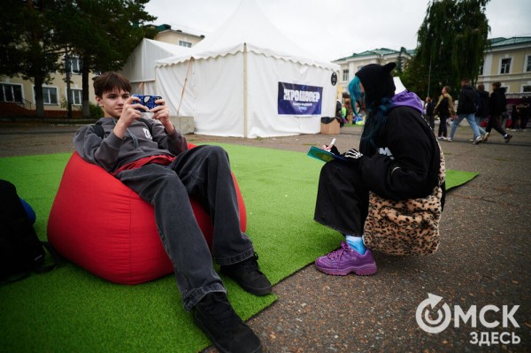 Закрытие OM FEST'а: От вдохновляющих лекций для айтишников до вечеринки с DJ-сетами Закрытие OM FEST'а: От вдохновляющих лекций для айтишников до вечеринки с DJ-сетами