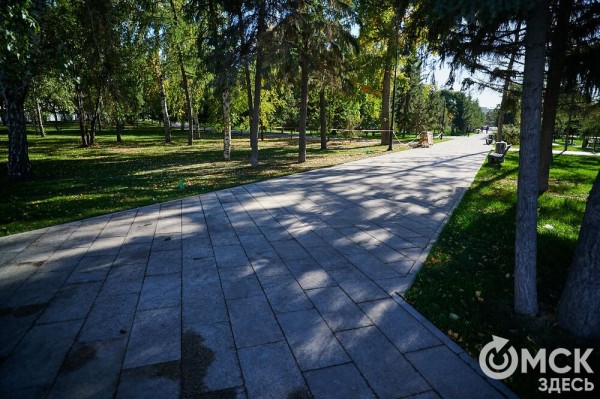 Ротонда, гранитные дорожки, глобус-гигант: в Омске доделали Городской сад Ротонда, гранитные дорожки, глобус-гигант: в Омске доделали Городской сад