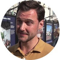 Омский вайб в сердце Москвы. Колчак, хоккей, закаты и метро