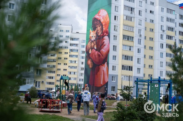 В Омске открыли галерею масштабных граффити под открытым небом