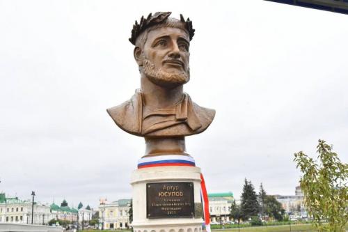 Хоценко и Шелест открыли вторую очередь Аллеи олимпийских чемпионов