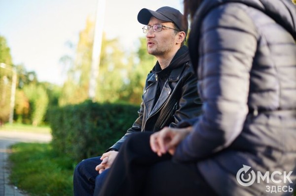 Кот с собачьим именем и споры о жизни. Как омские панки оказались надёжной опорой для отца Егора Летова