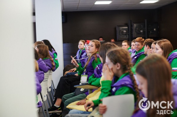 Через космодром и Байкал - в Омск и столицу. Победители "Большой перемены" путешествуют по стране