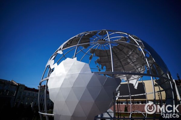 Ротонда, гранитные дорожки, глобус-гигант: в Омске доделали Городской сад Ротонда, гранитные дорожки, глобус-гигант: в Омске доделали Городской сад