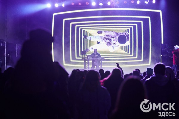 Закрытие OM FEST'а: От вдохновляющих лекций для айтишников до вечеринки с DJ-сетами Закрытие OM FEST'а: От вдохновляющих лекций для айтишников до вечеринки с DJ-сетами