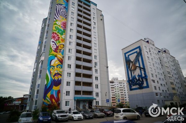 "Чудный вид на житьё-бытьё". Ещё один мурал памяти Егора Летова показался в Омске