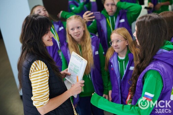 Через космодром и Байкал - в Омск и столицу. Победители "Большой перемены" путешествуют по стране