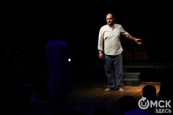 Одного маленького "хм" достаточно. О современном театре и любви к эпатажу в интервью с режиссёром московского театра