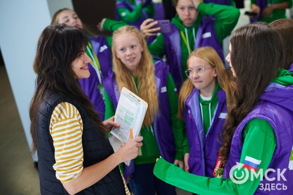 Через космодром и Байкал - в Омск и столицу. Победители "Большой перемены" путешествуют по стране