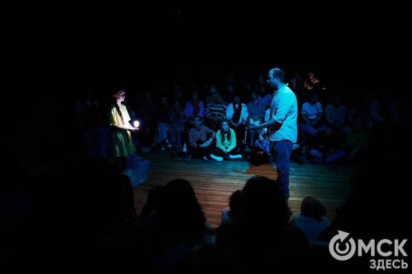 Одного маленького "хм" достаточно. О современном театре и любви к эпатажу в интервью с режиссёром московского театра