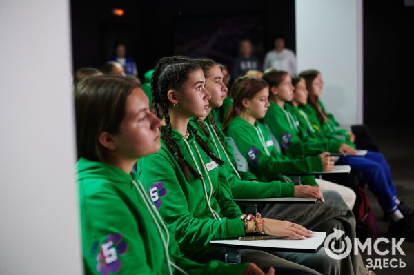 Через космодром и Байкал - в Омск и столицу. Победители "Большой перемены" путешествуют по стране