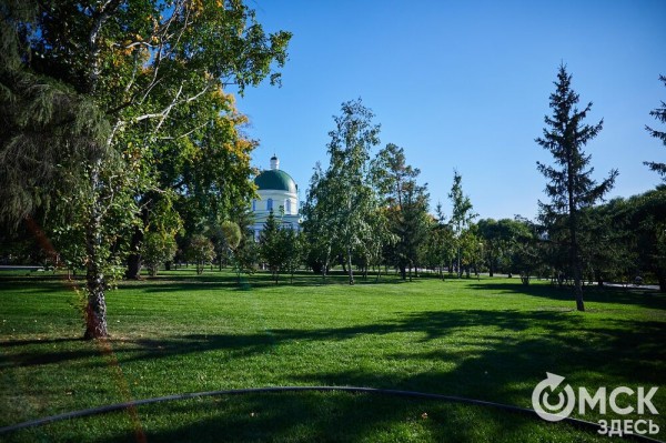 Ротонда, гранитные дорожки, глобус-гигант: в Омске доделали Городской сад Ротонда, гранитные дорожки, глобус-гигант: в Омске доделали Городской сад