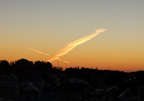 Интересное природное явление наблюдали сегодня с утра на омском небе Интересное природное явление наблюдали сегодня с утра на омском небе