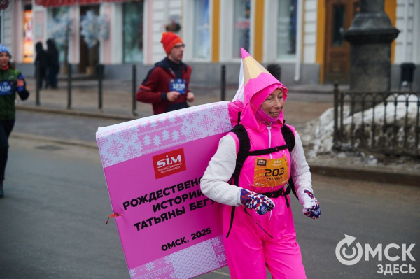 Фоторепортаж: омские бегуны завоевали 10 призовых мест на Рождественском полумарафоне