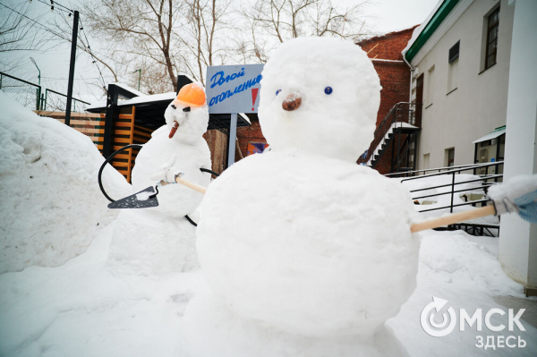 Не для слабонервных. В Омске наградили авторов самых креативных снеговиков