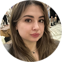 Две серьги, квартира и трамвай. Подарки, радость и смирение новогодних именинников