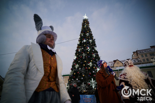 "Главное - без оливье!" Омичи поздравляют друг друга и гуляют в Омской крепости