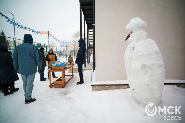Не для слабонервных. В Омске наградили авторов самых креативных снеговиков
