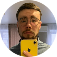 Две серьги, квартира и трамвай. Подарки, радость и смирение новогодних именинников