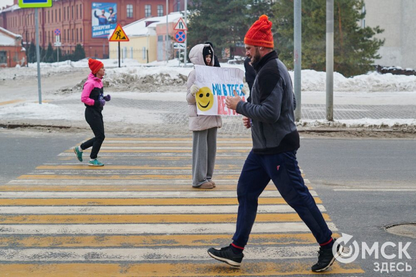Фоторепортаж: омские бегуны завоевали 10 призовых мест на Рождественском полумарафоне