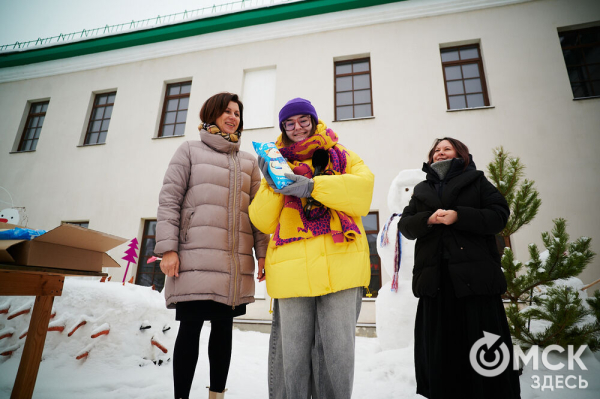 Не для слабонервных. В Омске наградили авторов самых креативных снеговиков